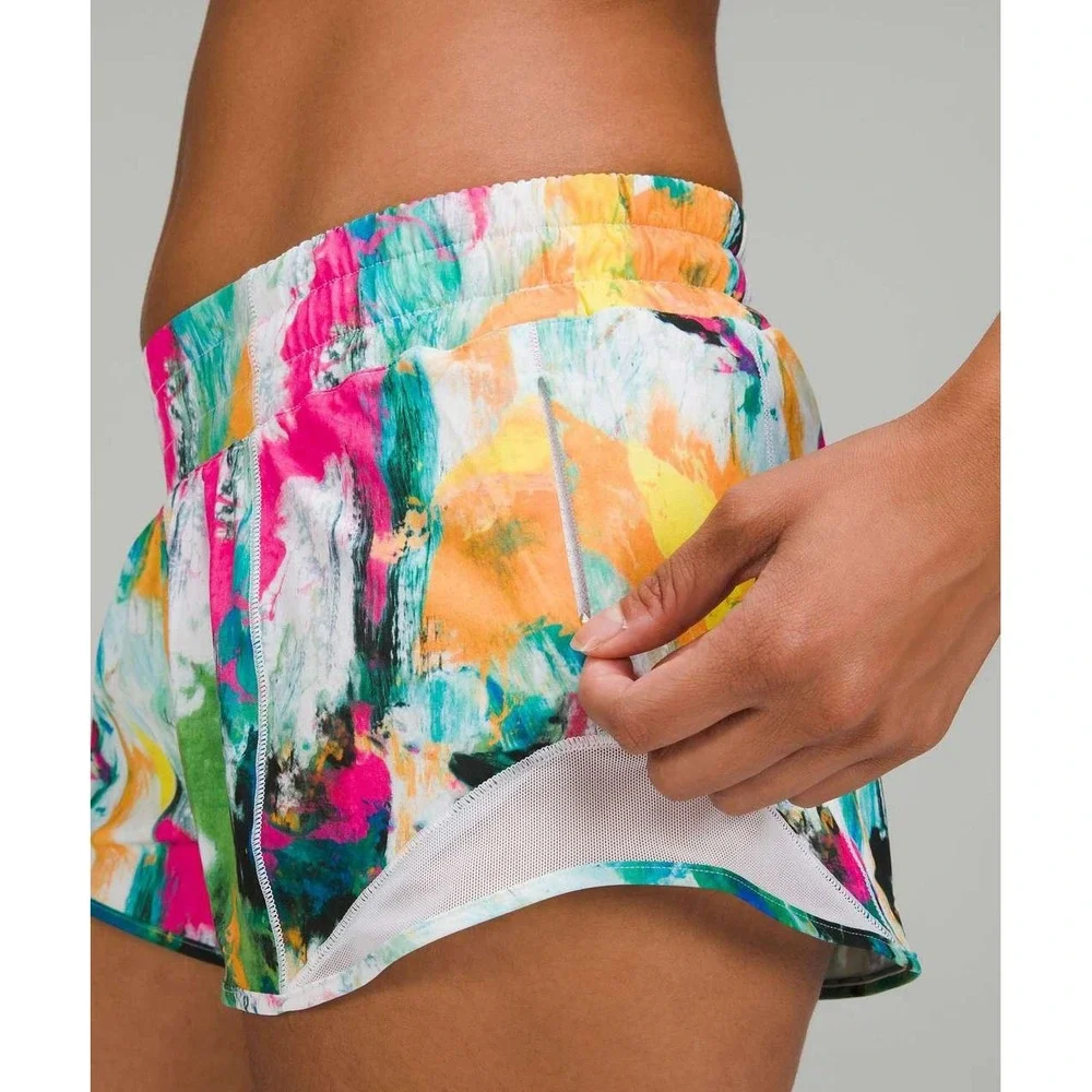 Lululemon Hotty Hot Low-Rise Lined Short 2.5